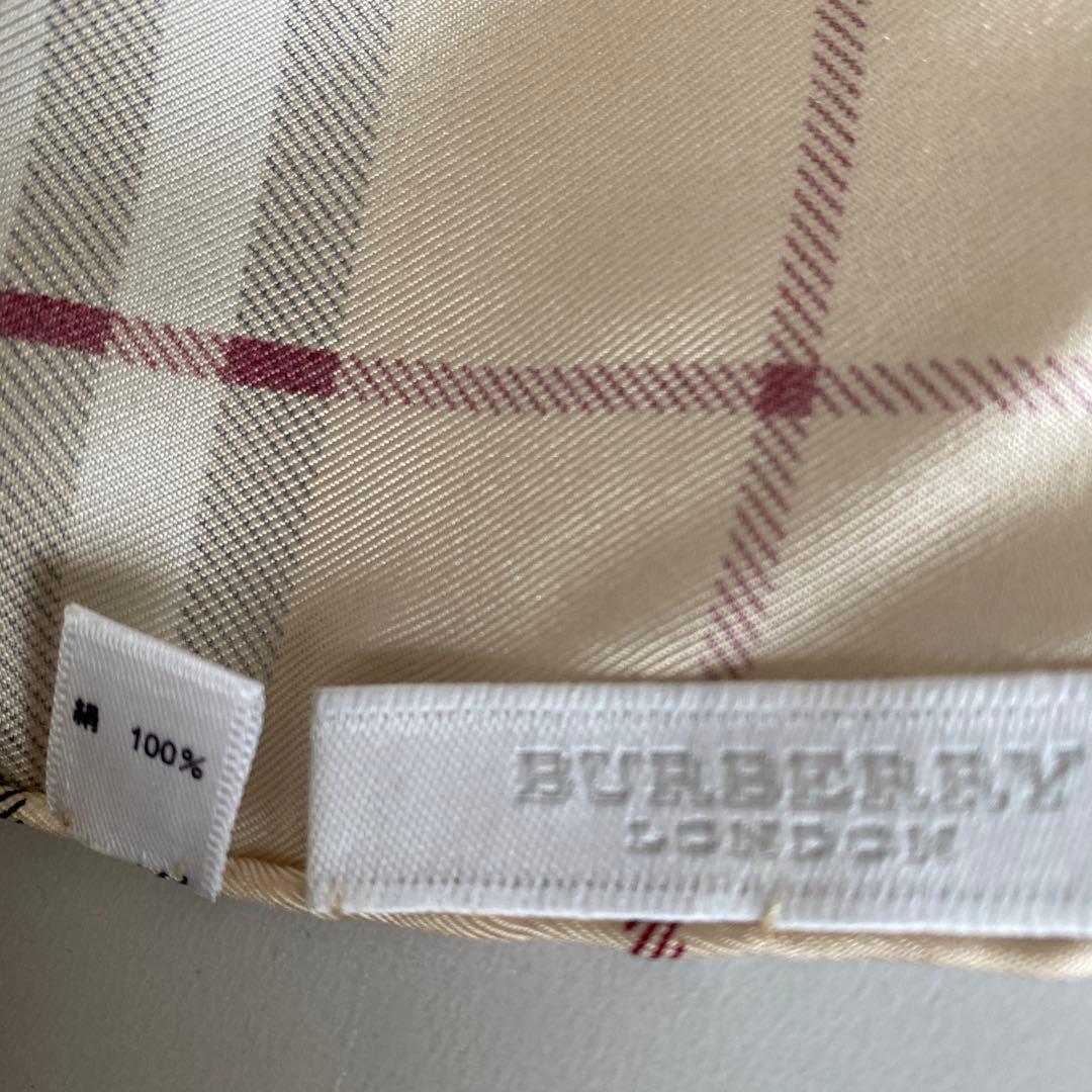 未使用　BURBERRY 花柄シルクスカーフ