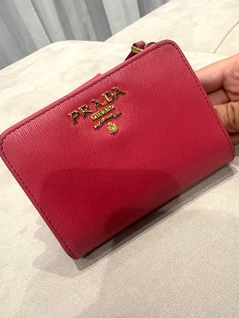 PRADA 二つ折り財布 サフィアーノ　ピンク