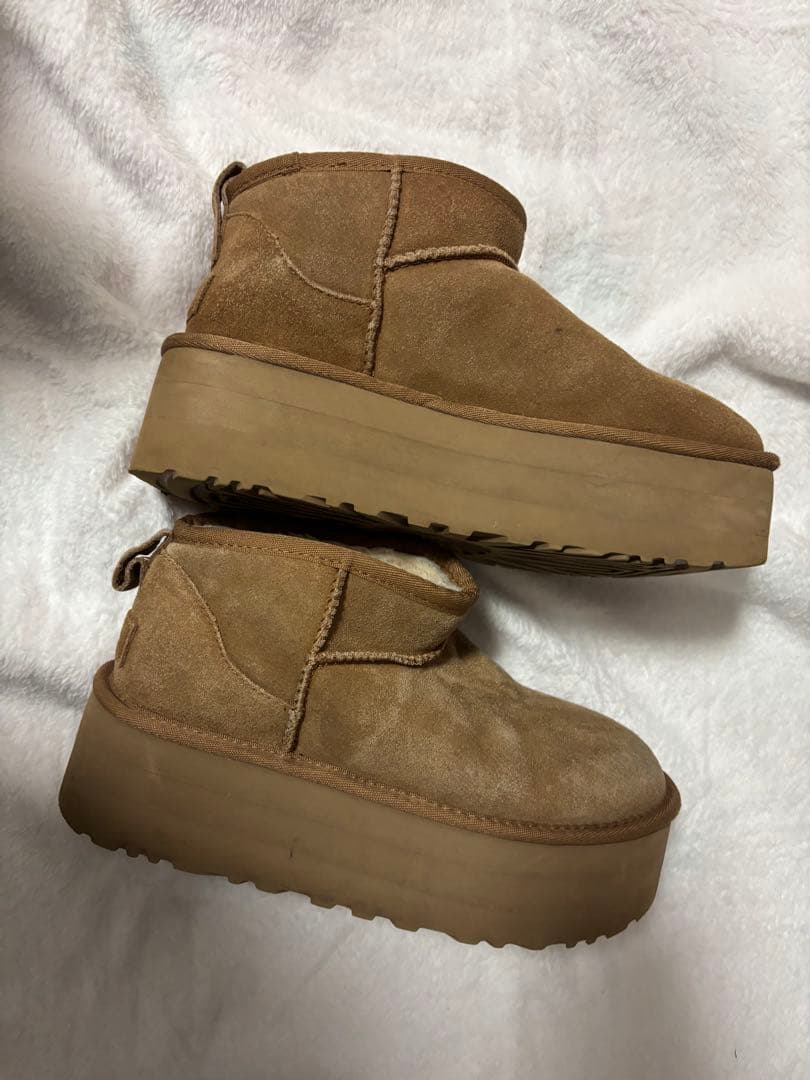お*こ様 UGG クラシック ウルトラミニプラットフォーム ブーツ