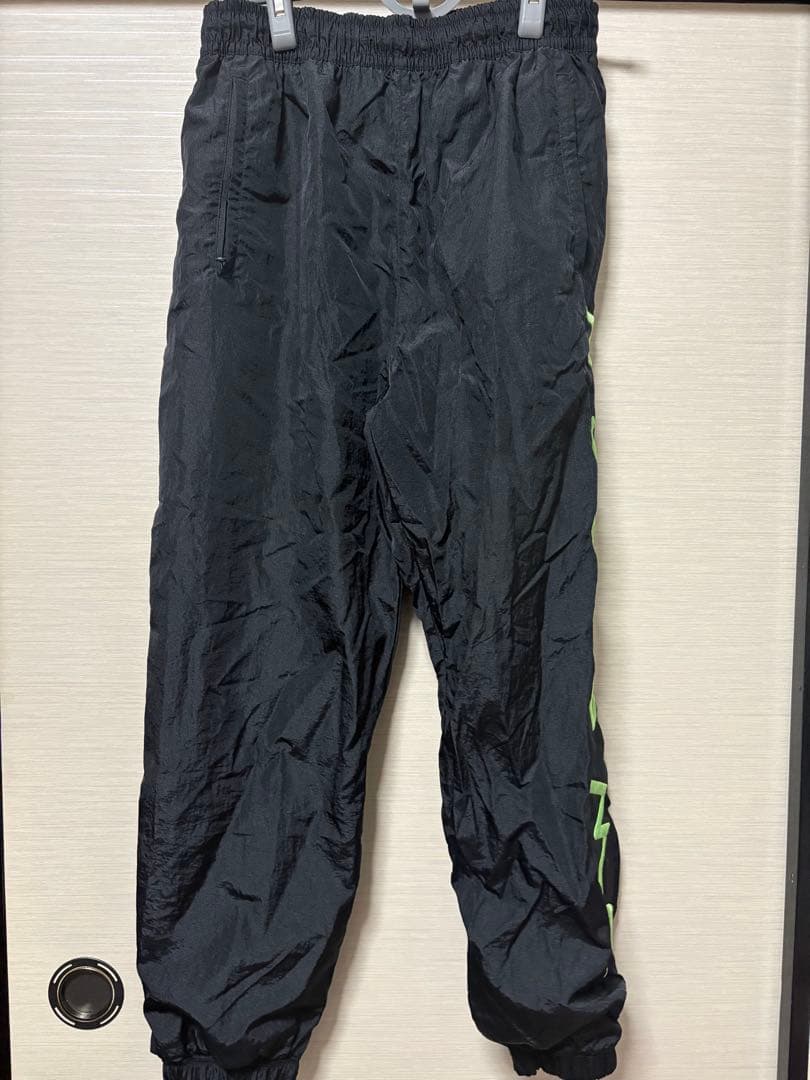 Nike フード付きウィンドブレーカー 黒 NIKE
