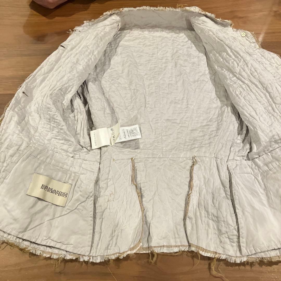 ERMANNO SCERVINO 薄めベージュテーラードジャケット しわ加工