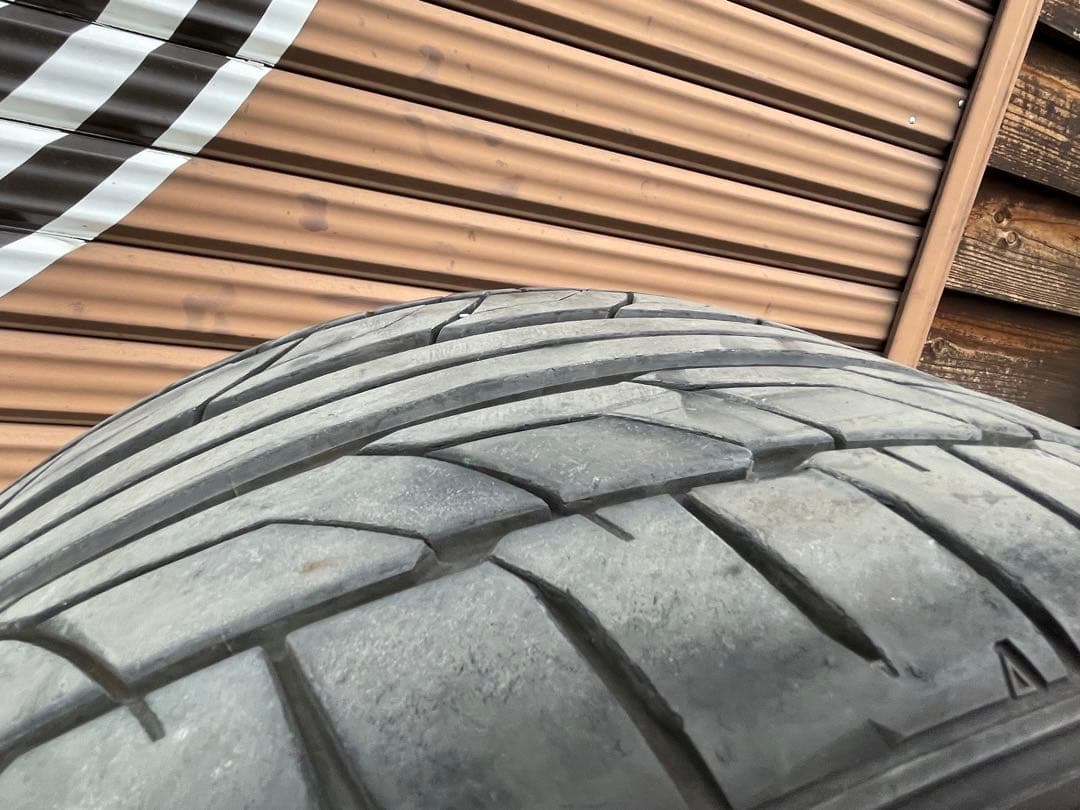 NITTO 255/30R21 6分山以上　2021年製造　側面一部ゴムえぐれ