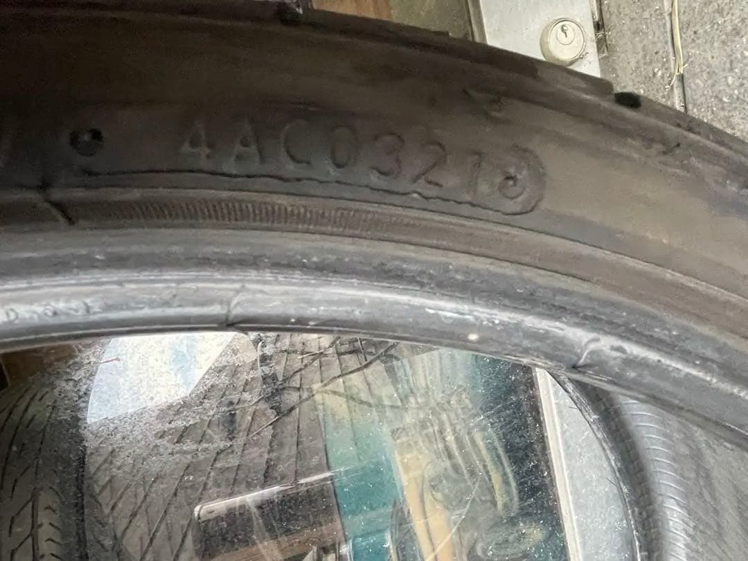 NITTO 255/30R21 6分山以上　2021年製造　側面一部ゴムえぐれ