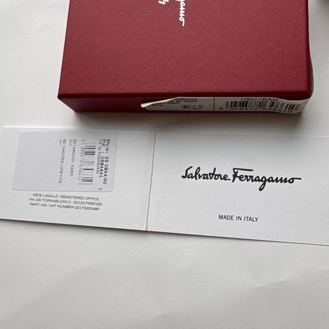 Salvatore Ferragamo ブラックレザー二つ折り財布