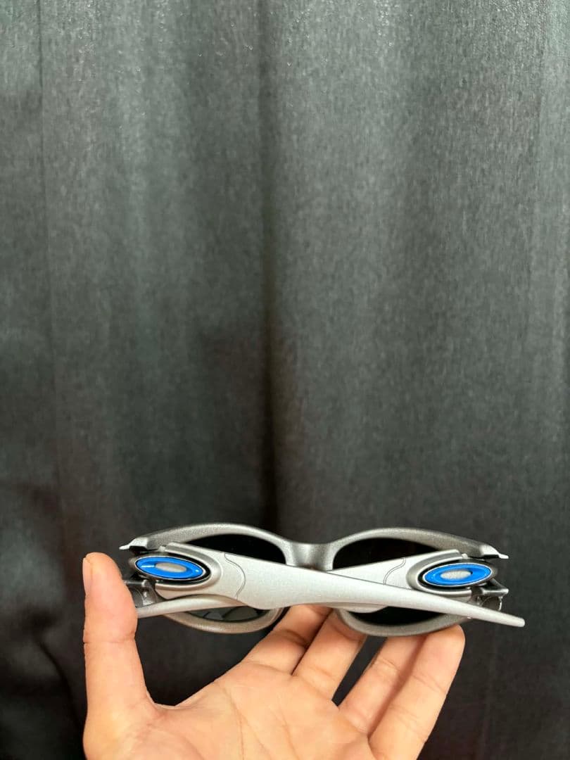 殻*）様 Oakley スポーツサングラス シルバー/ブルー