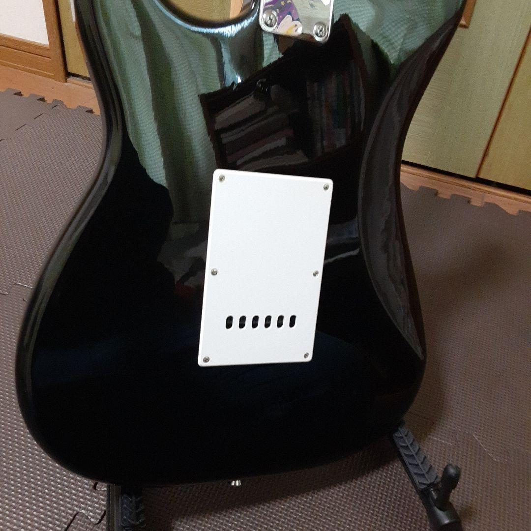 フォトジェニック　ブラック エレキギター　ストラト
