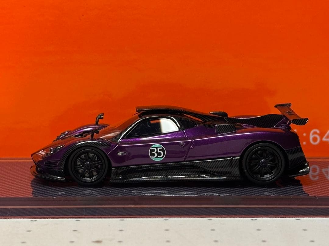 U2 model 1/64 パガーニ ゾンダ 760LH
