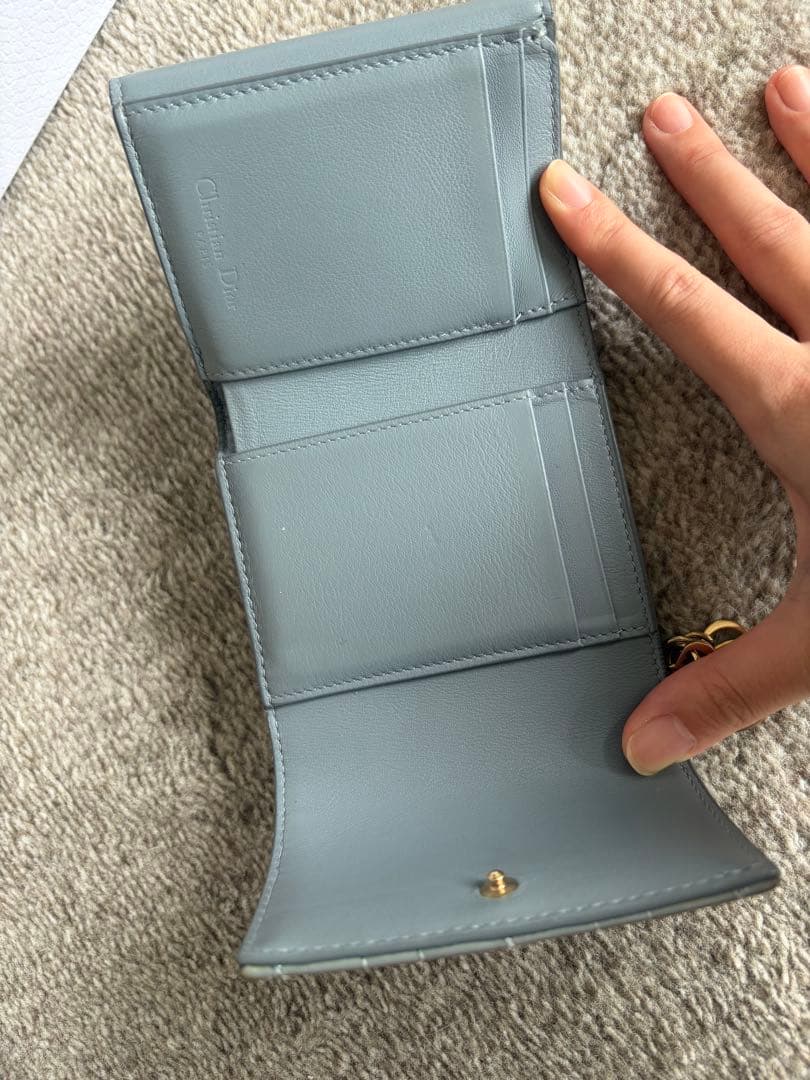 Dior キルティング三つ折り財布　くすみブルー