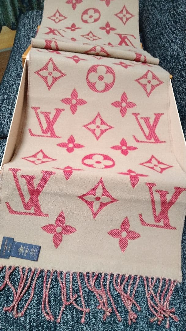 LOUIS VUITTON レッド マフラー ウサギモチーフ