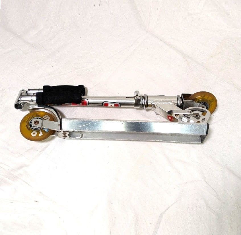佐藤ゆう　キックボード m-cro Micro Scooter
