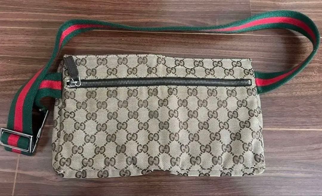 【未使用】GUCCI ボディバッグ GG キャンバス シェリーライン　激安