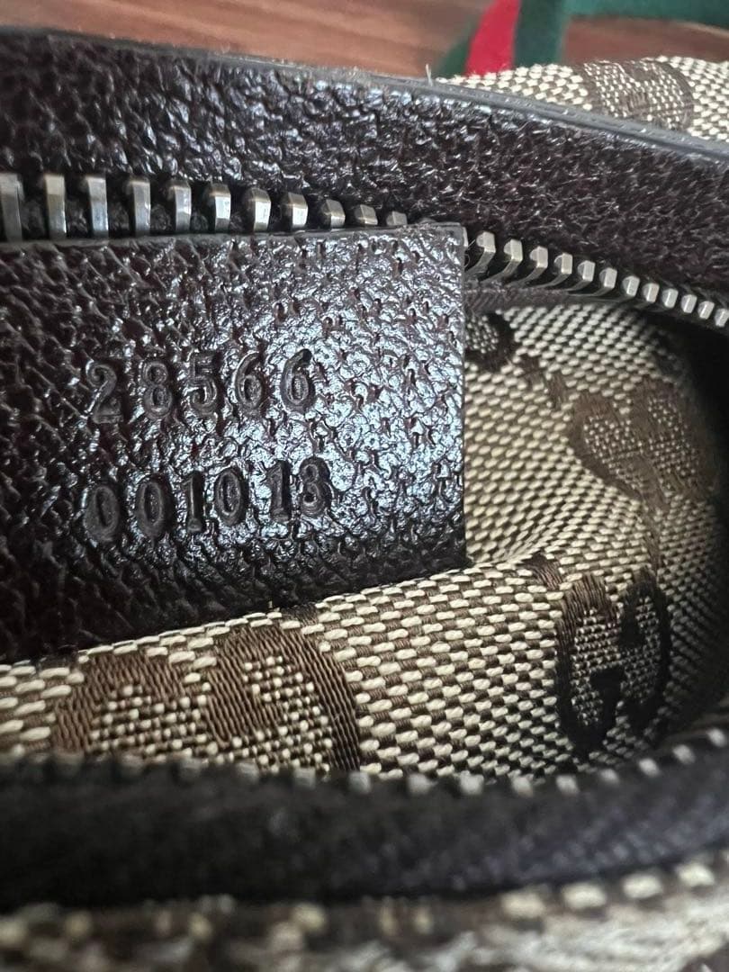 【未使用】GUCCI ボディバッグ GG キャンバス シェリーライン　激安