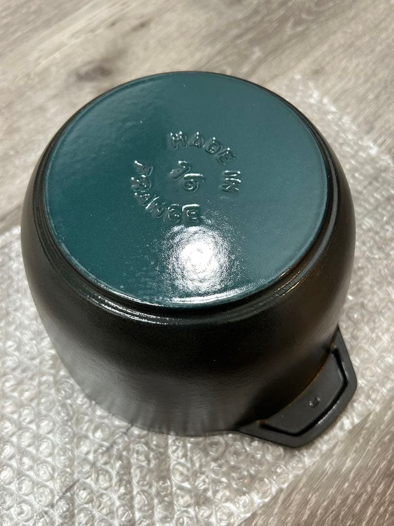 未使用品 STAUB 両手鍋 16センチ 黒