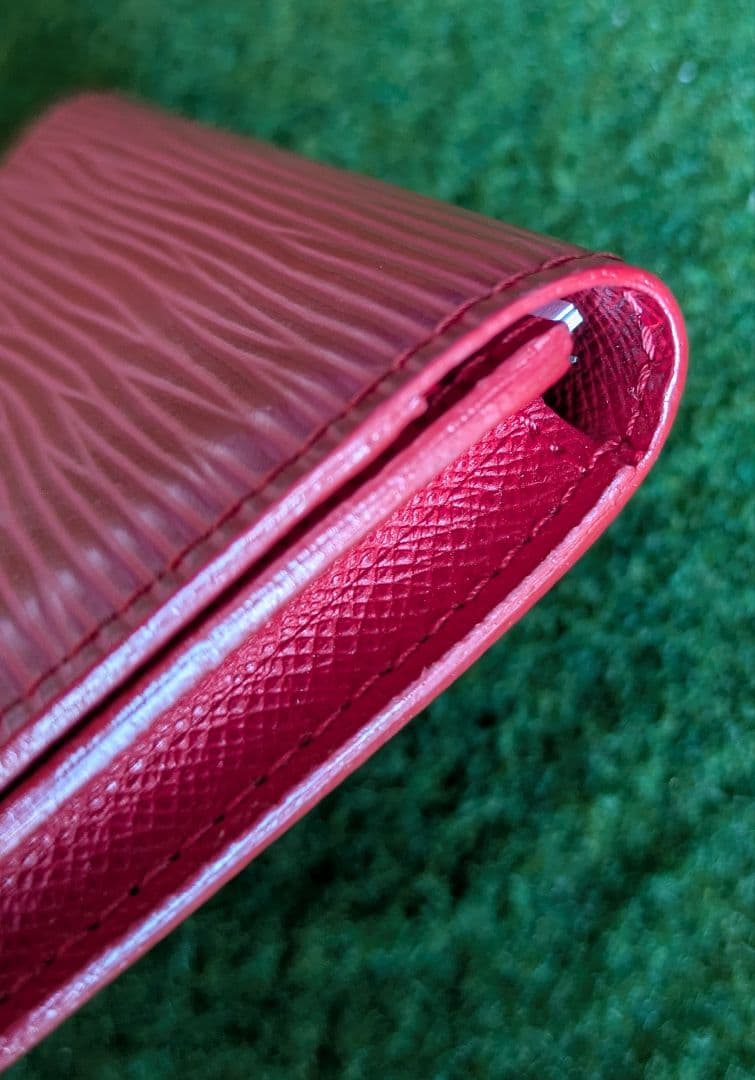 ルイヴィトン エピ 赤 レディース 本革 名刺入れ LOUIS VUITTON