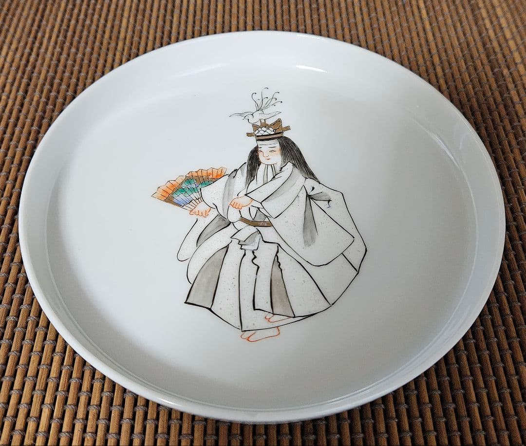 【11代酒井田柿右衛門】作　能楽絵　能装図　色絵『鷺』皿　茶道具　茶器　菓子皿
