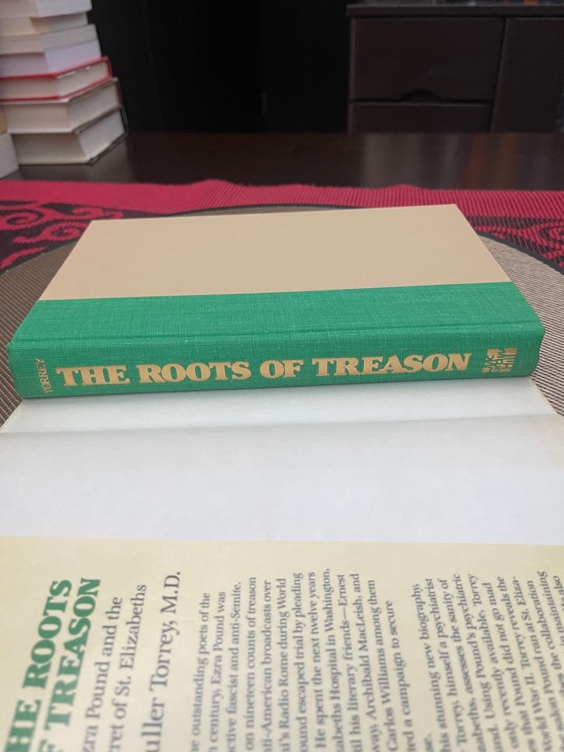 洋書 THE ROOTS OF TREASON / E. Fuller Torrey