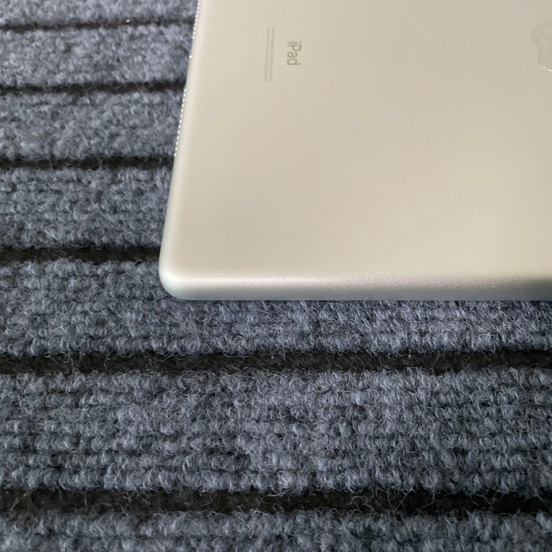 10 iPad 7世代 128GB SIMフリー シルバー