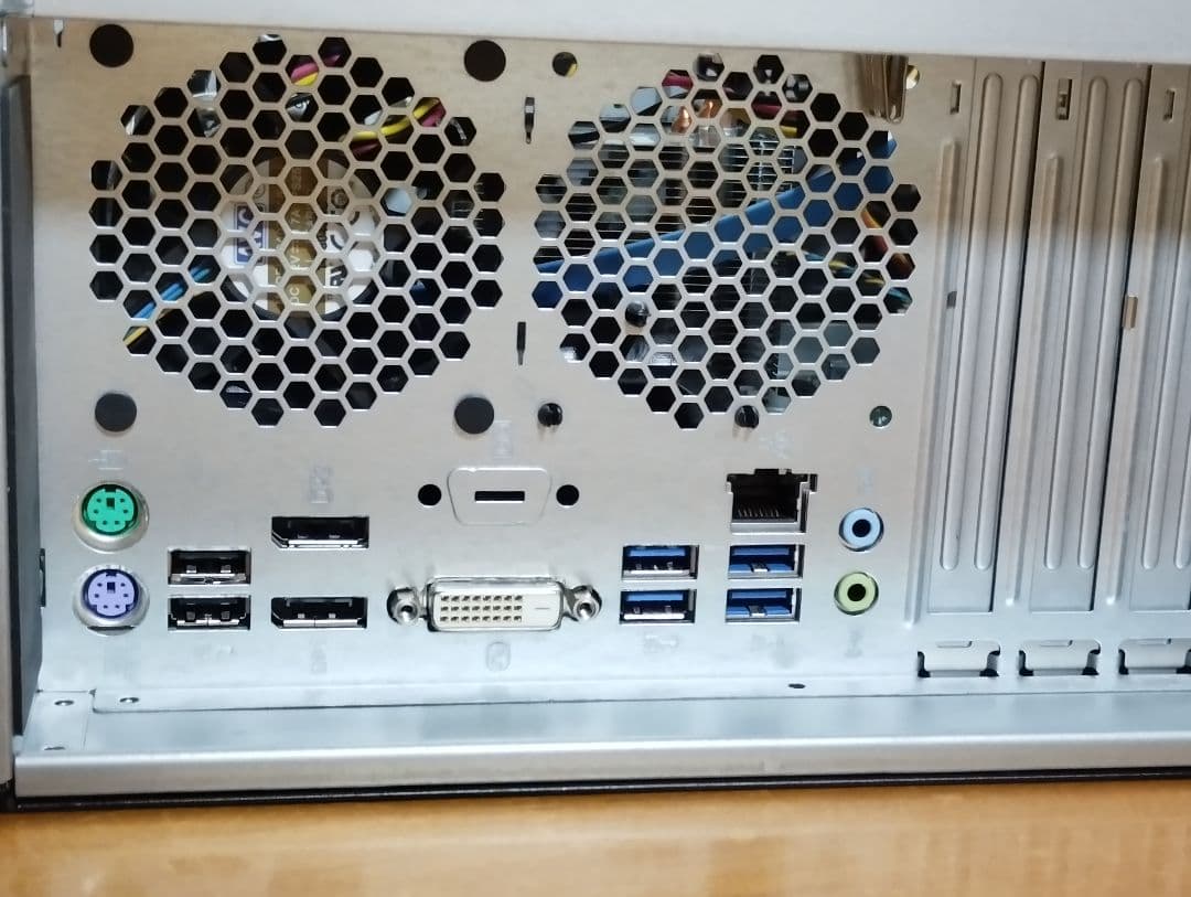 Fujitsu TX-1310 M3 上位互換？ CELSIUS W570