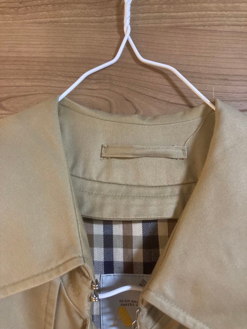 アクアスキュータム　ベージュ　トレンチロング コート