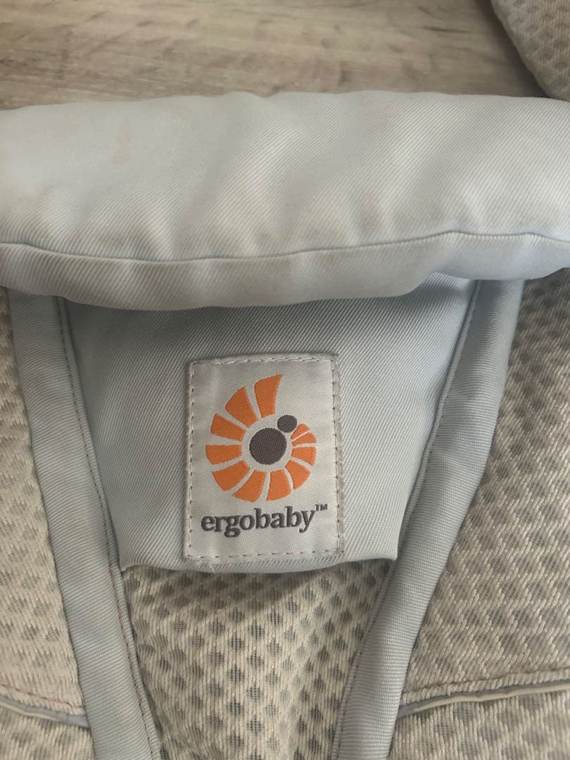 ergobaby 多機能抱っこひも ベージュ