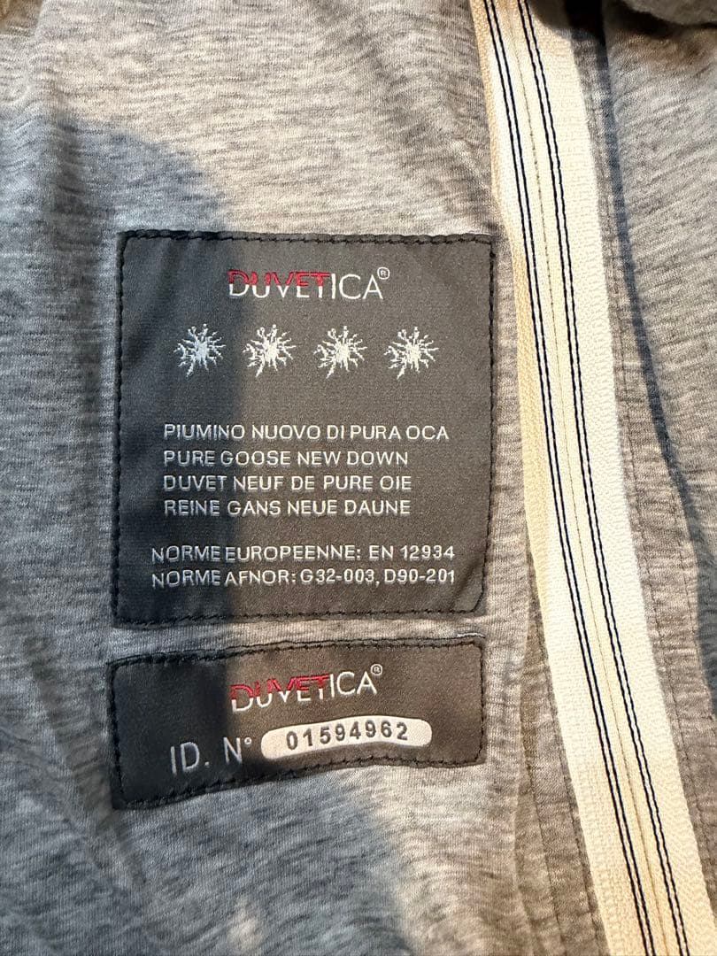 DUVETICA デュベティカ　薄手ダウンベスト　フード付き　白　ナイロンレザー
