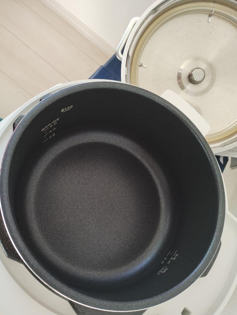 【USED】電気圧力鍋 4L 大容量 ホワイト 圧力鍋 PC-MA4-W