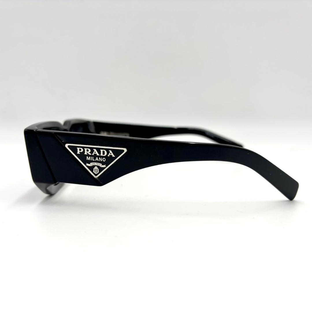 PRADA　サングラス　三角ロゴ　ブラック　PR 09ZS