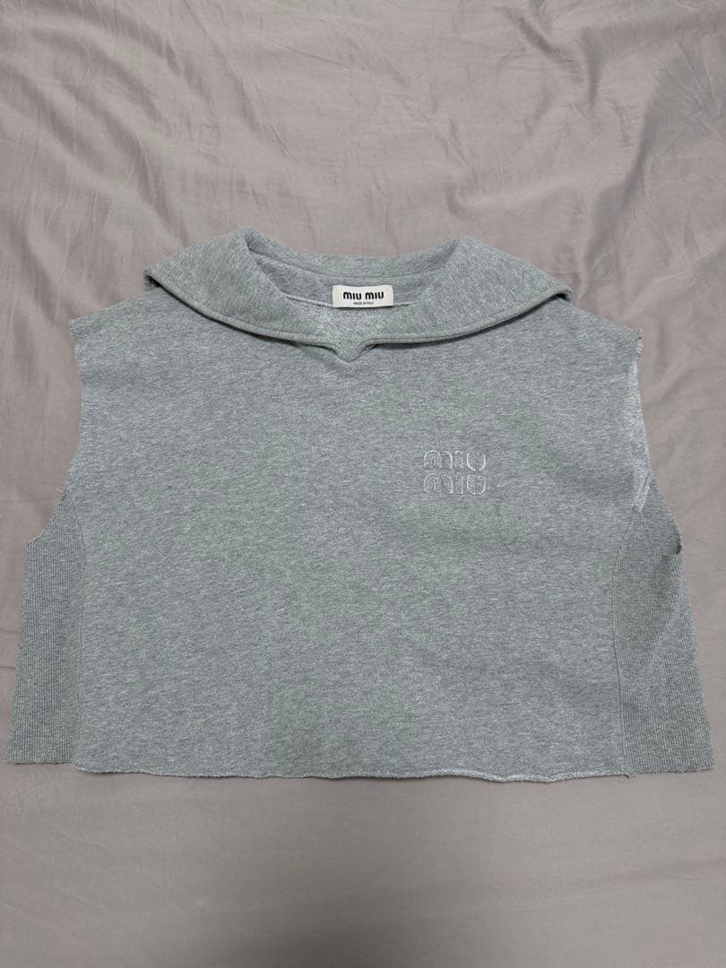 miumiu フード付きグレーショート丈Tシャツ