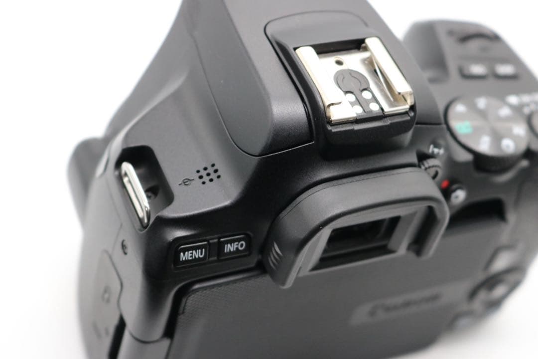 ボディ新品級 【Canon EOS Kiss X10 ダブルレンズセット】