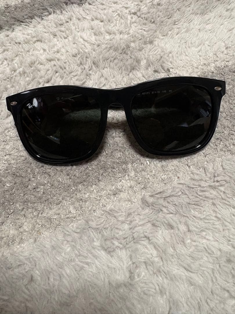 Ray-Ban RB 4260D ブラックサングラス