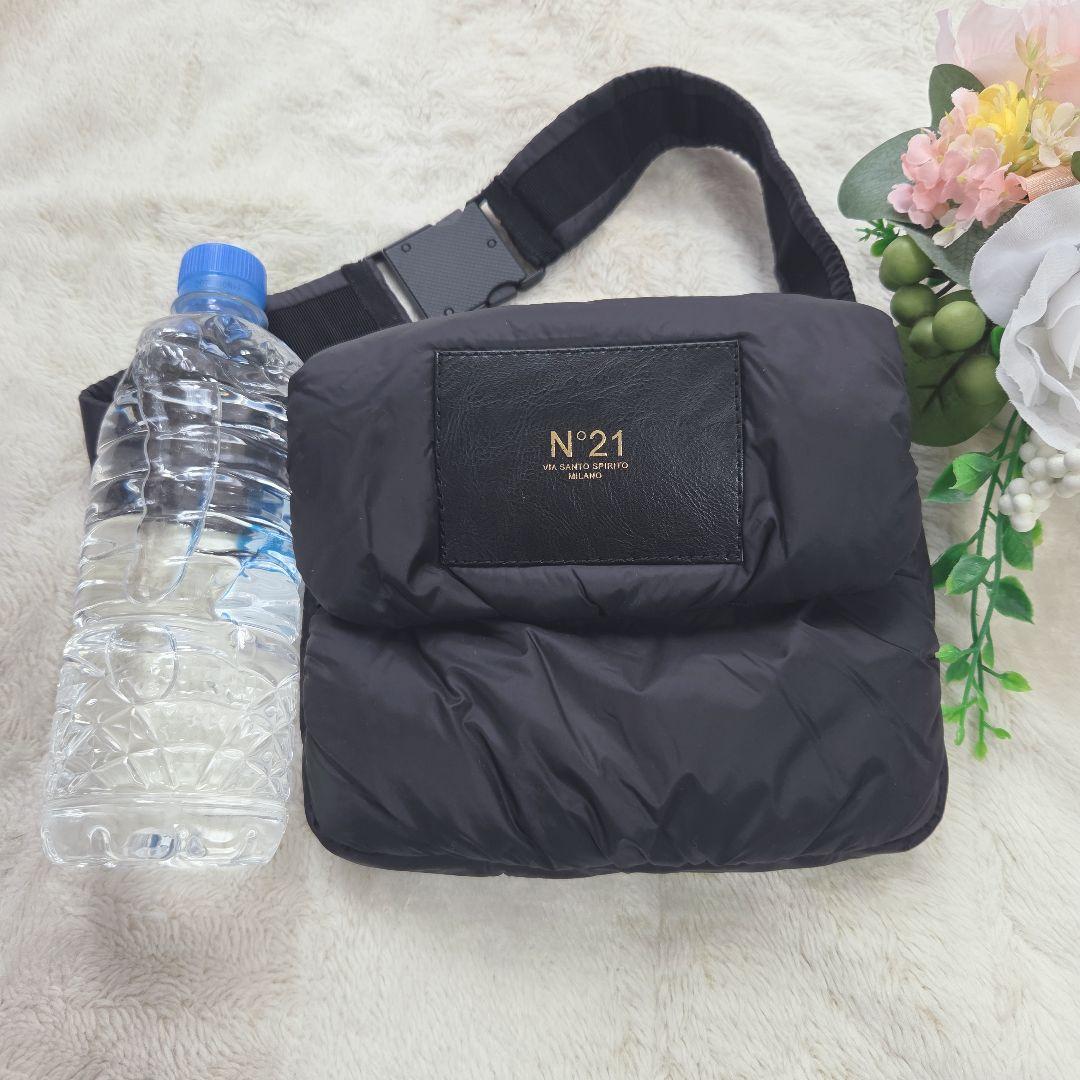 N21 numero ventuno ヌメロ　ボディバッグ　軽量　ふわふわ　黒