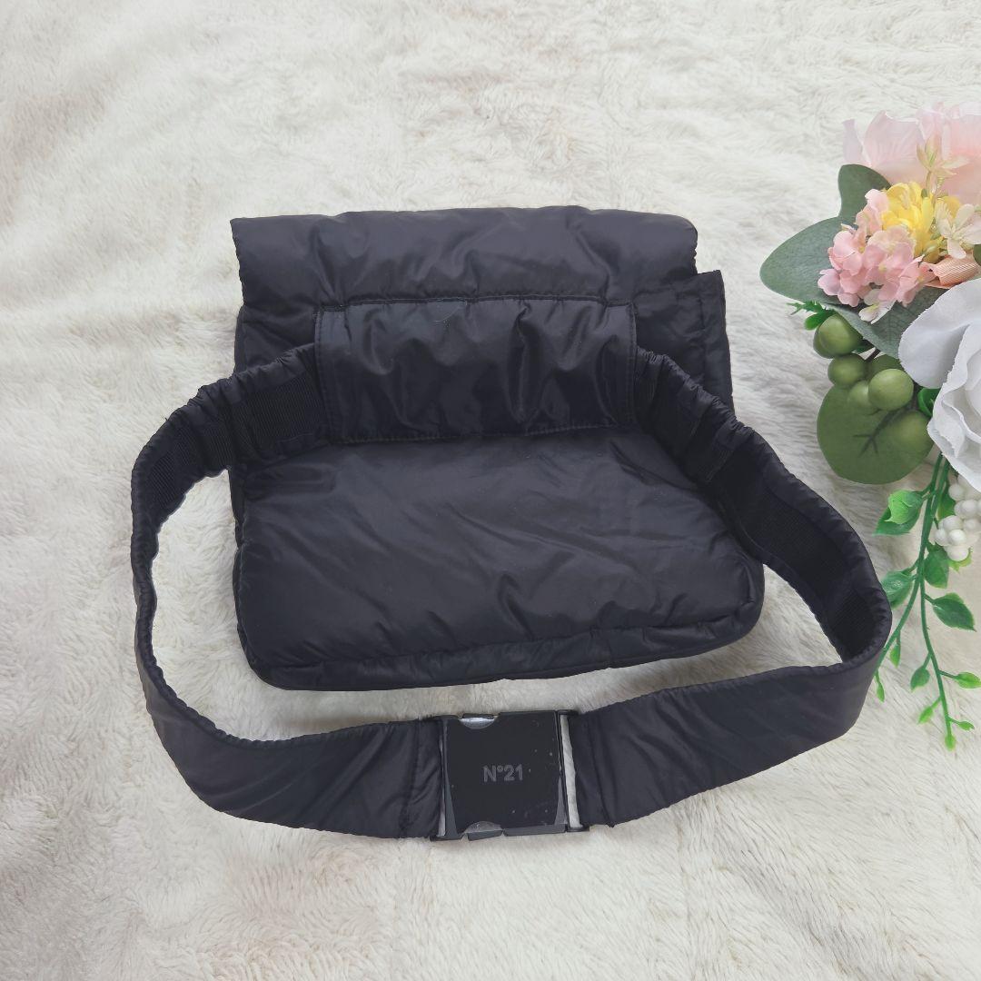 N21 numero ventuno ヌメロ　ボディバッグ　軽量　ふわふわ　黒