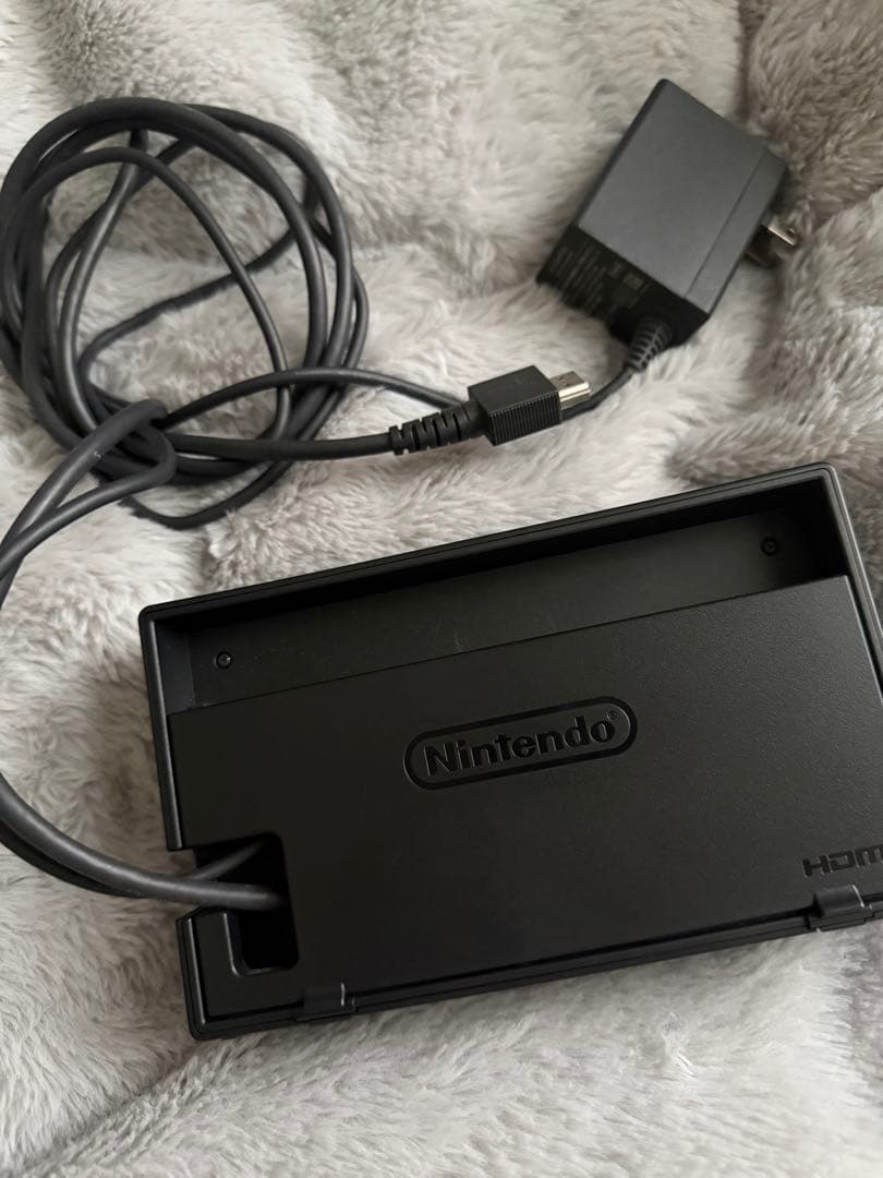 Nintendo Switch 本体と付属品