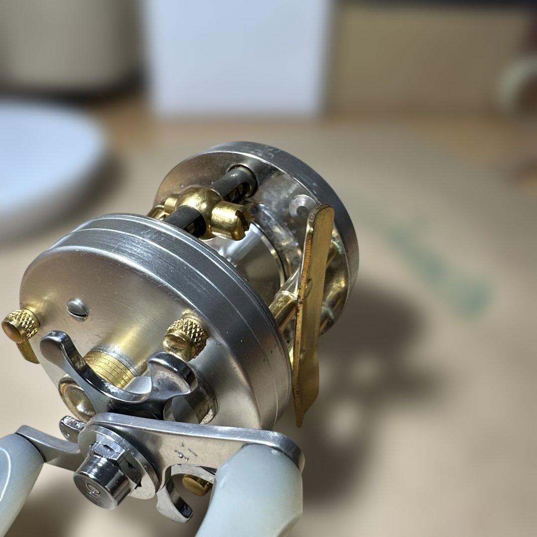 ジ*2様 五十鈴工業　BC700 vintage シルバー ベイトリール