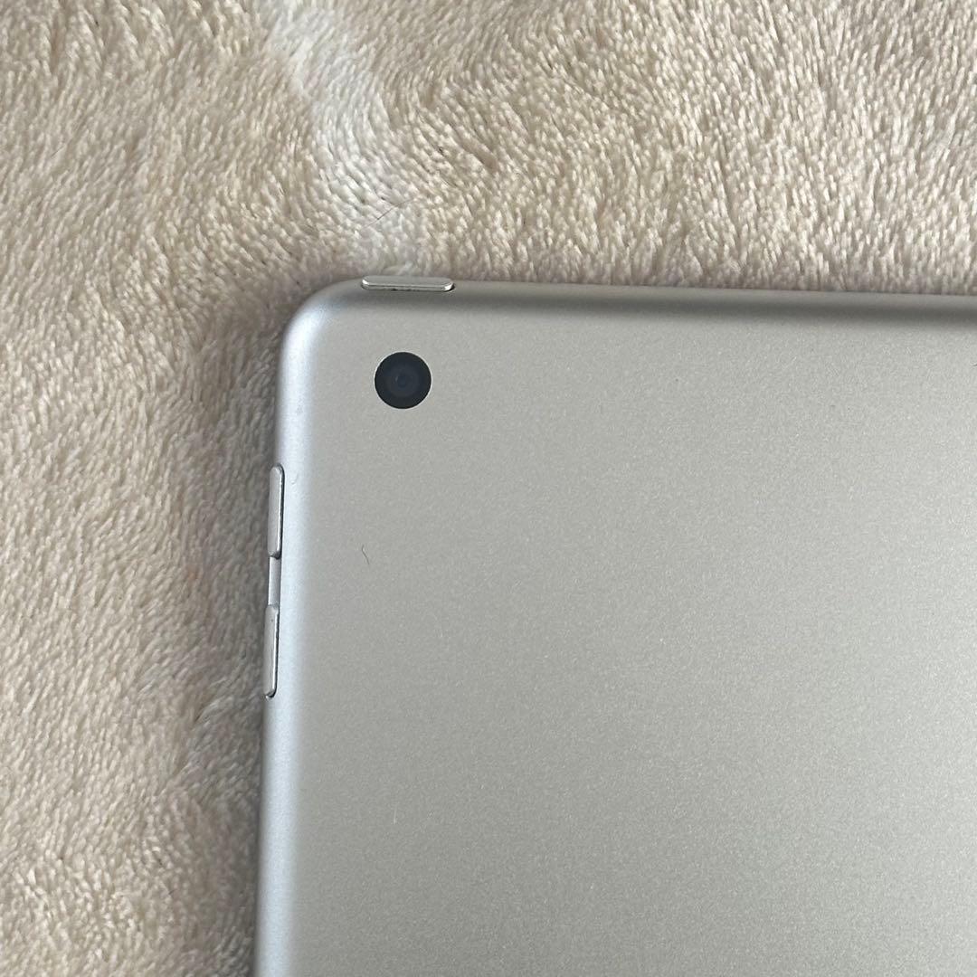 Apple iPad (第5世代) シルバー MP2G2J/A