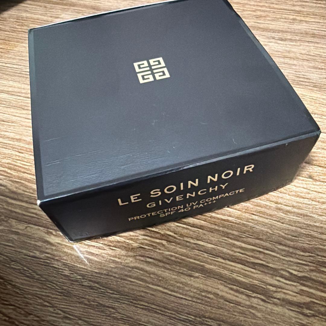 大セール！ジバンシイ　GIVENCHY LE SOIN NOIR UVコンパクト
