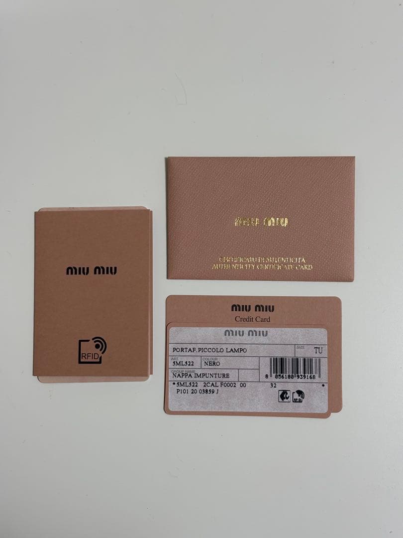 miumiu マテラッセレザー 二つ折り財布
