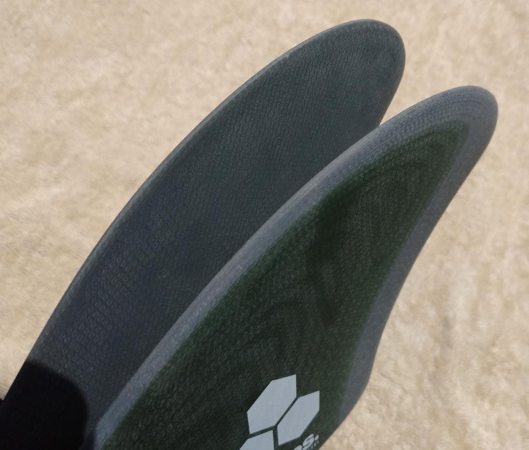 futures アルメリック　Twin Keel Fin 美品　ケース付属