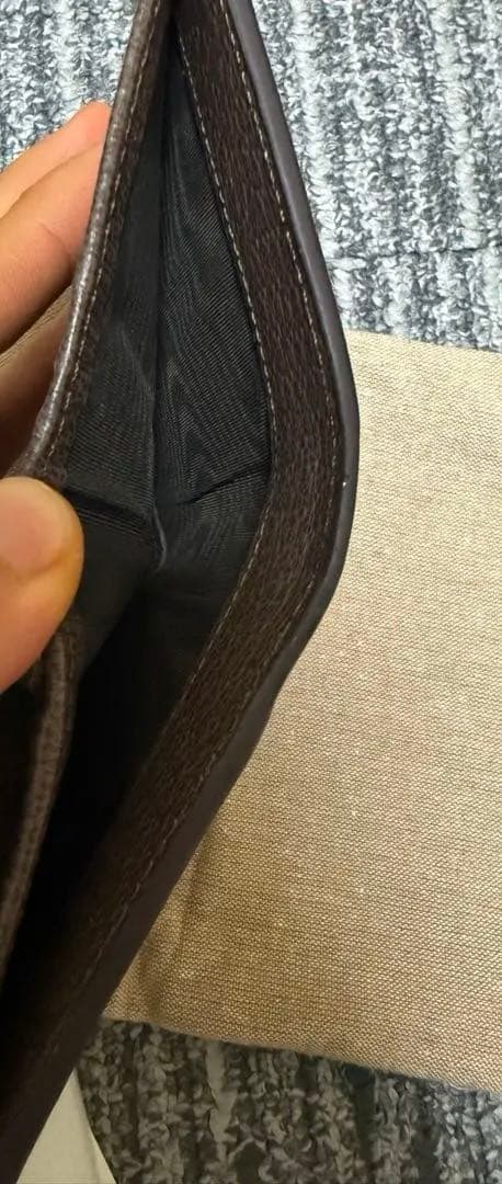 ほぼ未使用GUCCIオフディア２つ折り財布