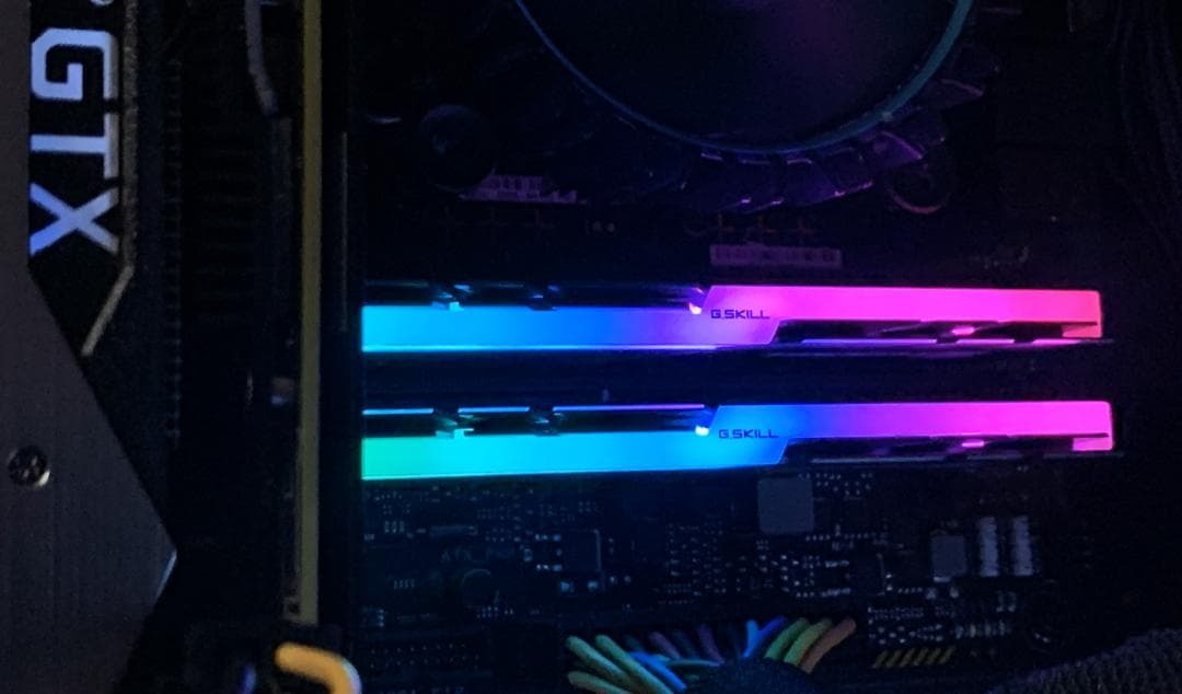 DDR4 3600MHz RGBメモリ 16GB（2 x 8GB）
