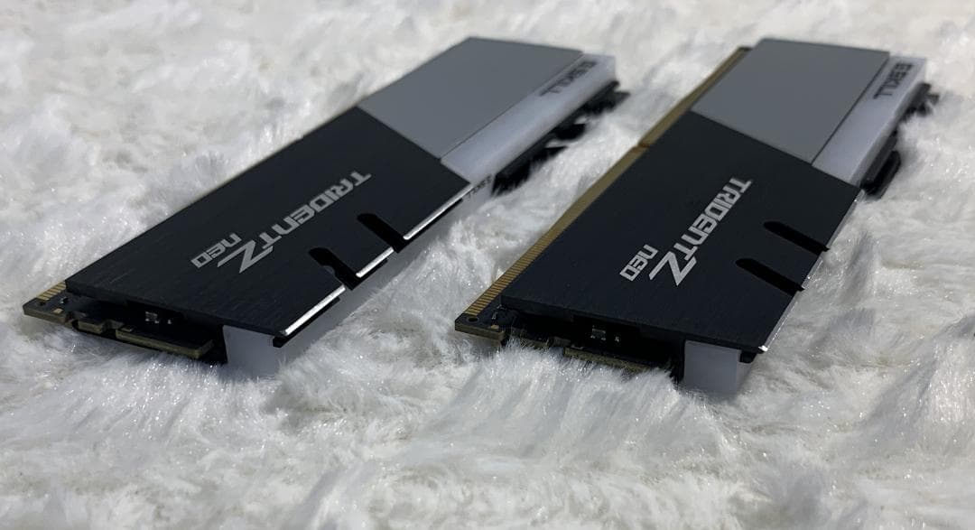 DDR4 3600MHz RGBメモリ 16GB（2 x 8GB）