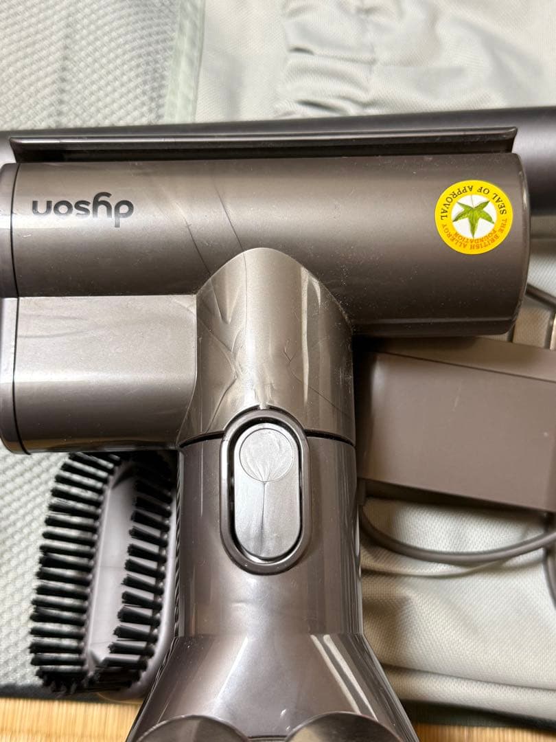 Dyson ダイソン　DC61 コードレスクリーナー　掃除機