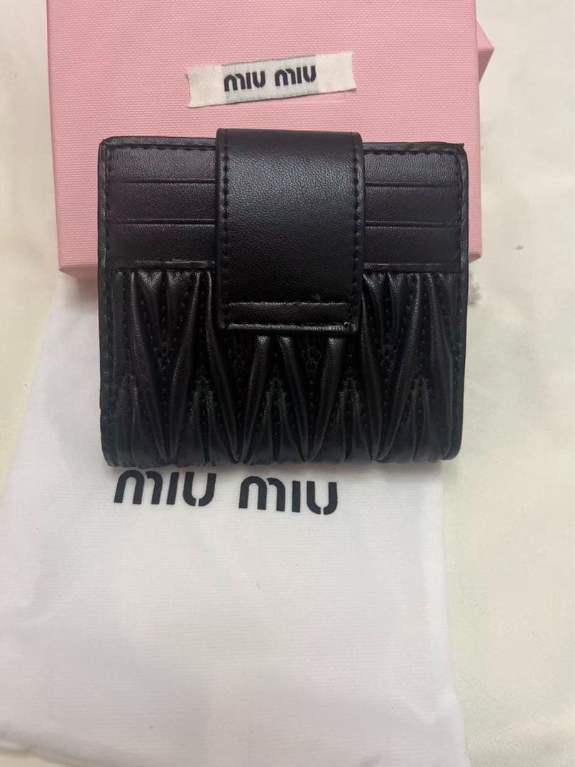 Miu Miu ミュウミュウ ブラック 折り財布