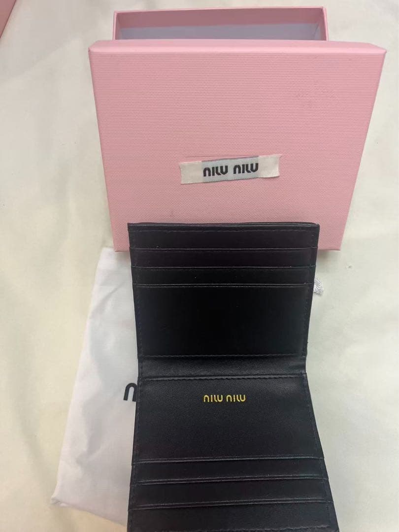 Miu Miu ミュウミュウ ブラック 折り財布