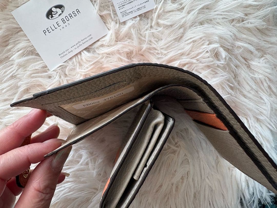 新品未使用♪PELLE BORSA ペレボルサ　レザー二つ折り財布