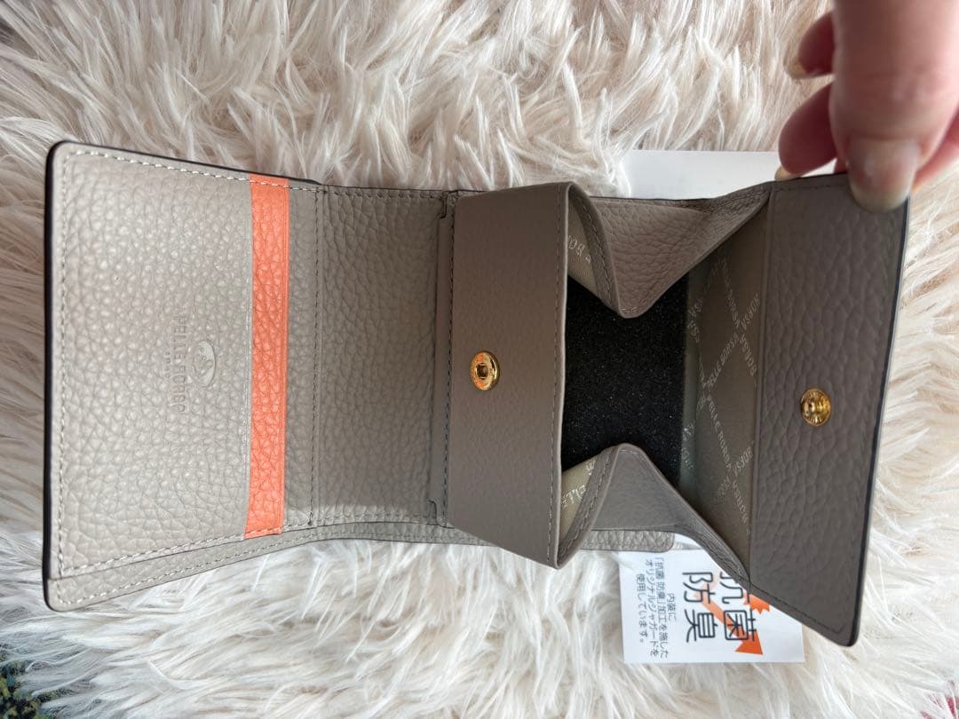 新品未使用♪PELLE BORSA ペレボルサ　レザー二つ折り財布