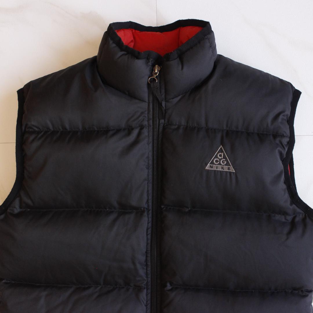 NIKE ACG ダウンベスト Mサイズ ブラック ロゴ刺繡 羽毛