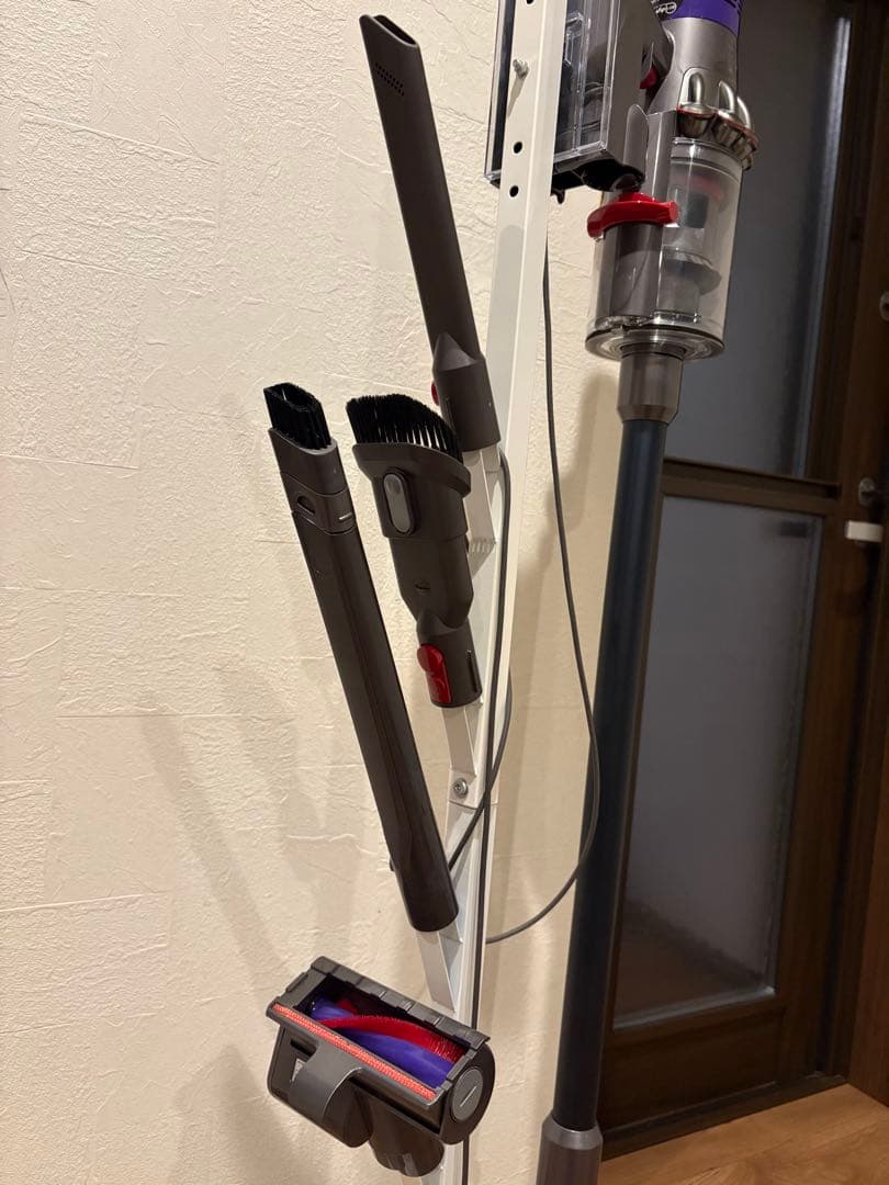 3/20まで！スタンド付き　Dyson sv12 コードレスクリーナー
