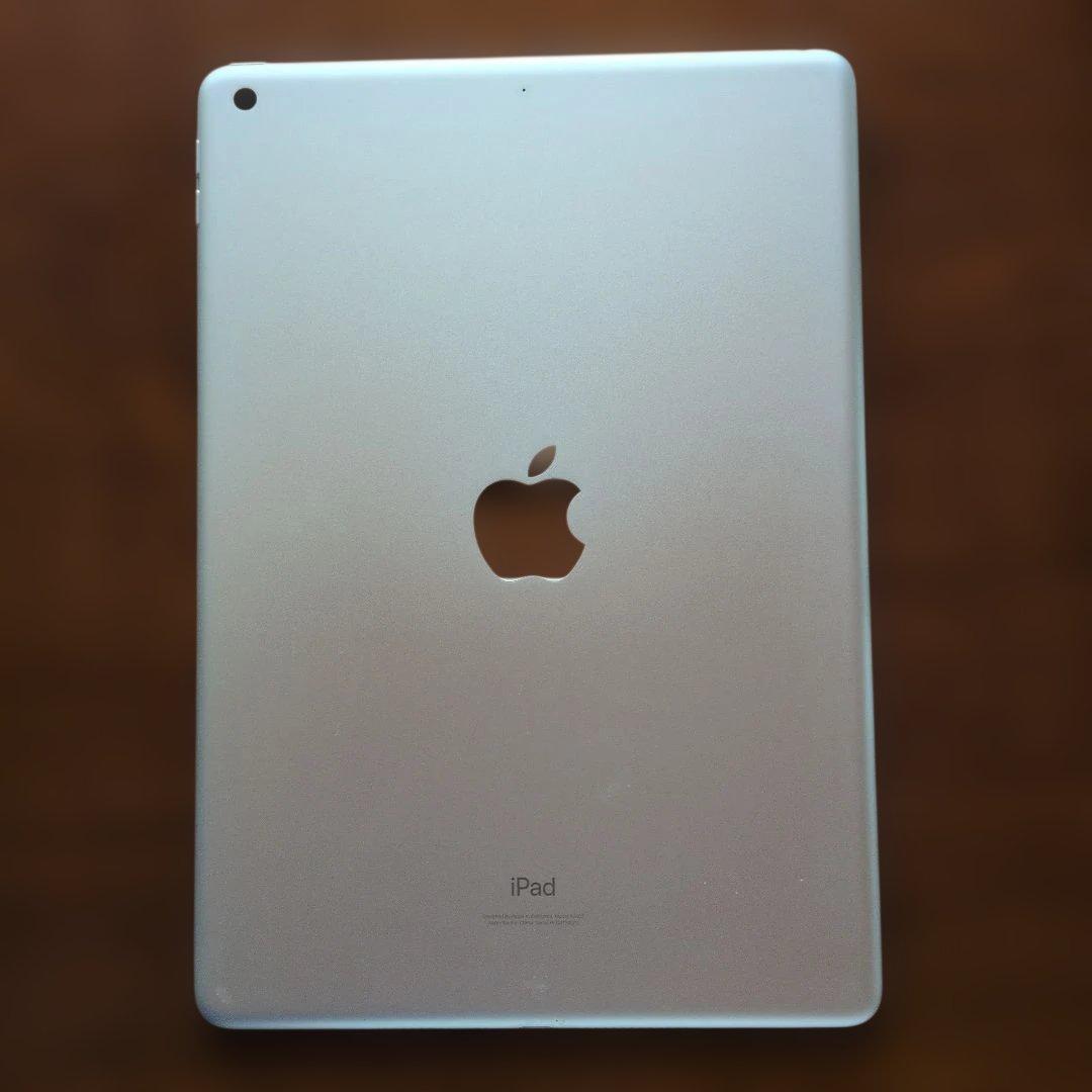 【美品】Apple iPad (第9世代) 64GB Wi-Fi シルバー