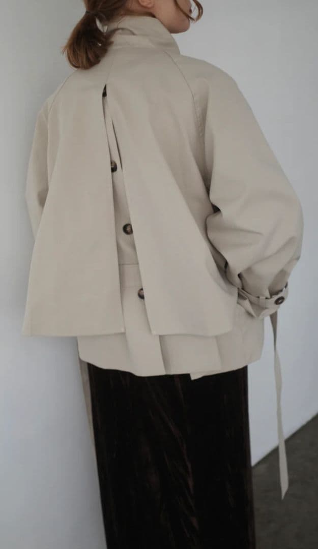 welinoa　Half cape short trench　エクリュ